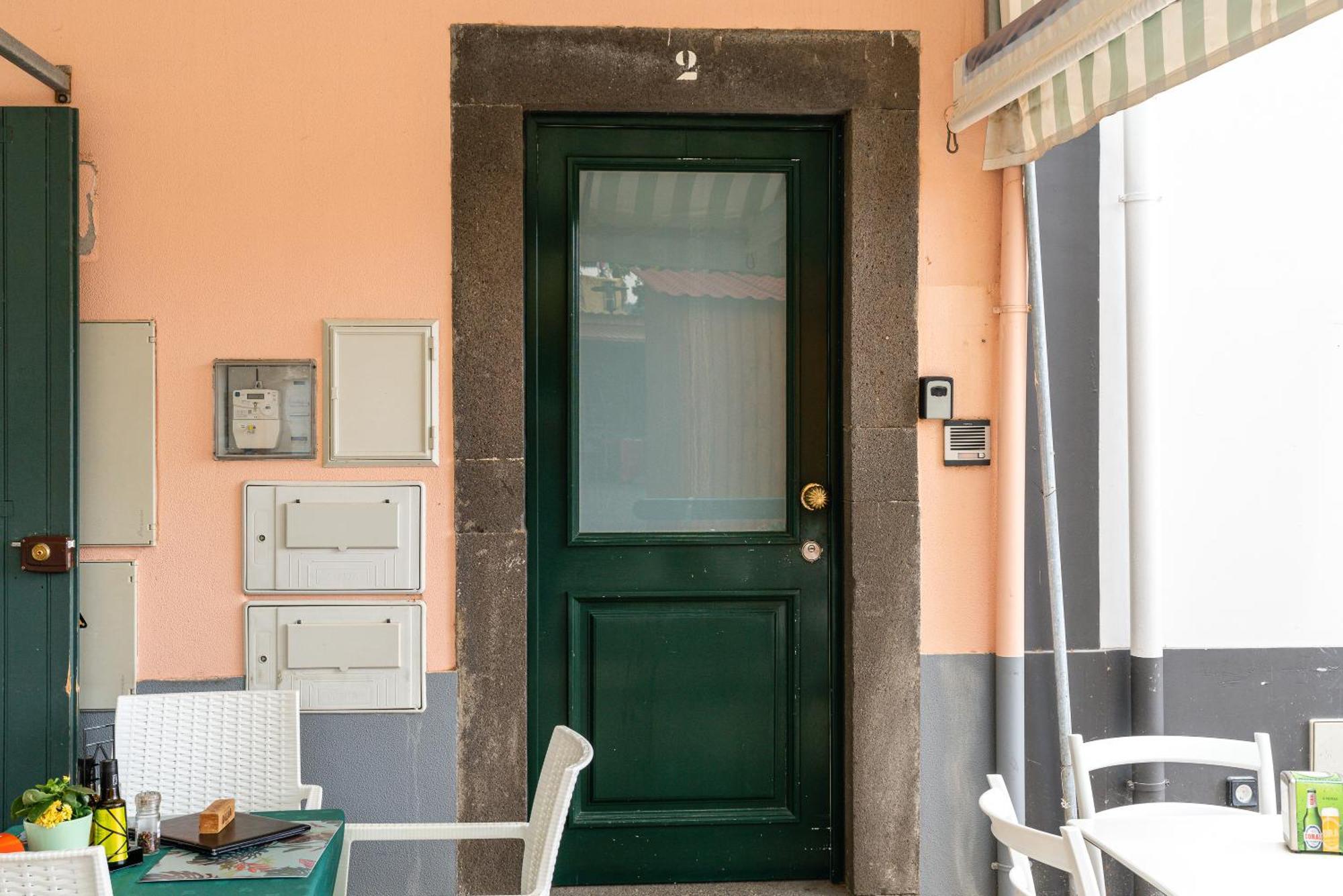 Green Doors - Ac And Free Parking Machico  Eksteriør billede